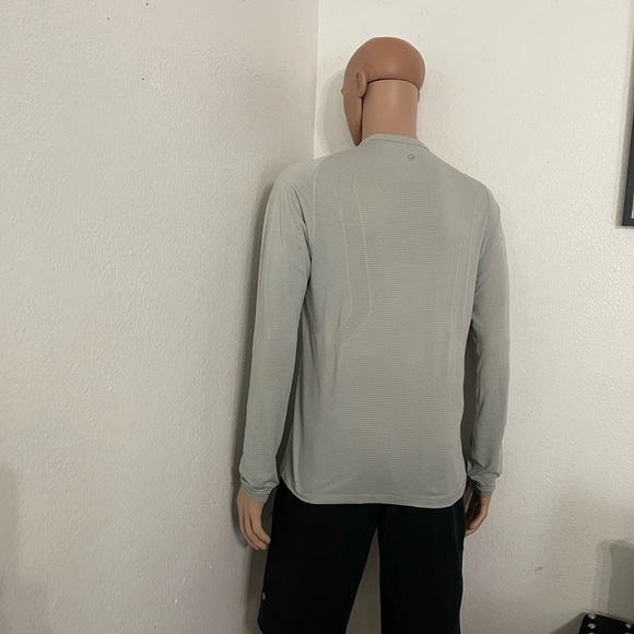 Lululemon" Metal Vent Tech Long Sleeve - Picture 6 of 14